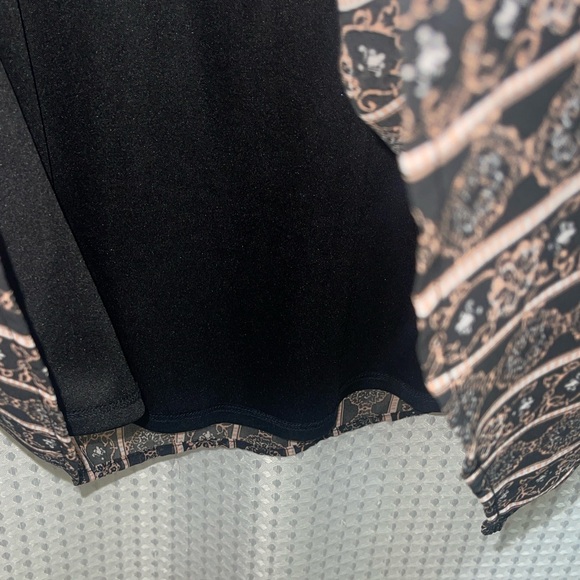 Wyld Hart Shift Dress Women’s M Black Beige Floral Boho Bell Sleeve Lined - Picture 4 of 4